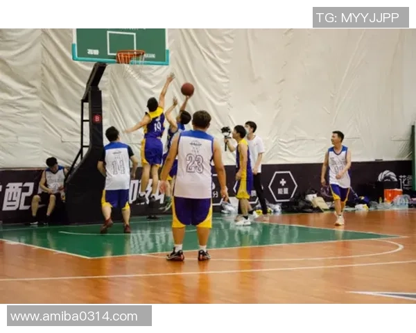 赛后复盘：北京篮球队与重庆篮球队的团队协作分析与战术探讨